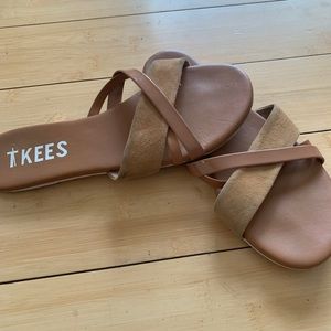 Tkees crossover sandals